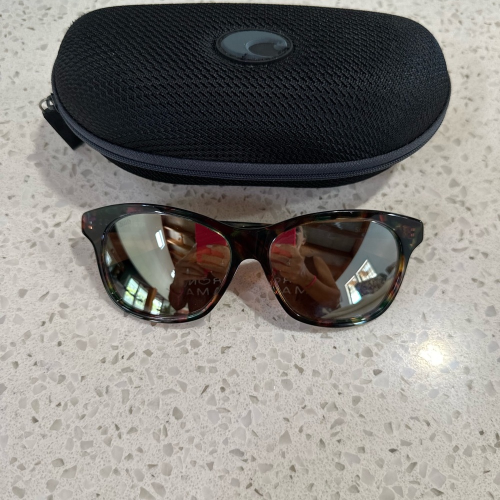 Costa Del Mar Women’s 
Sarasota Glass Polarized Sunglasses